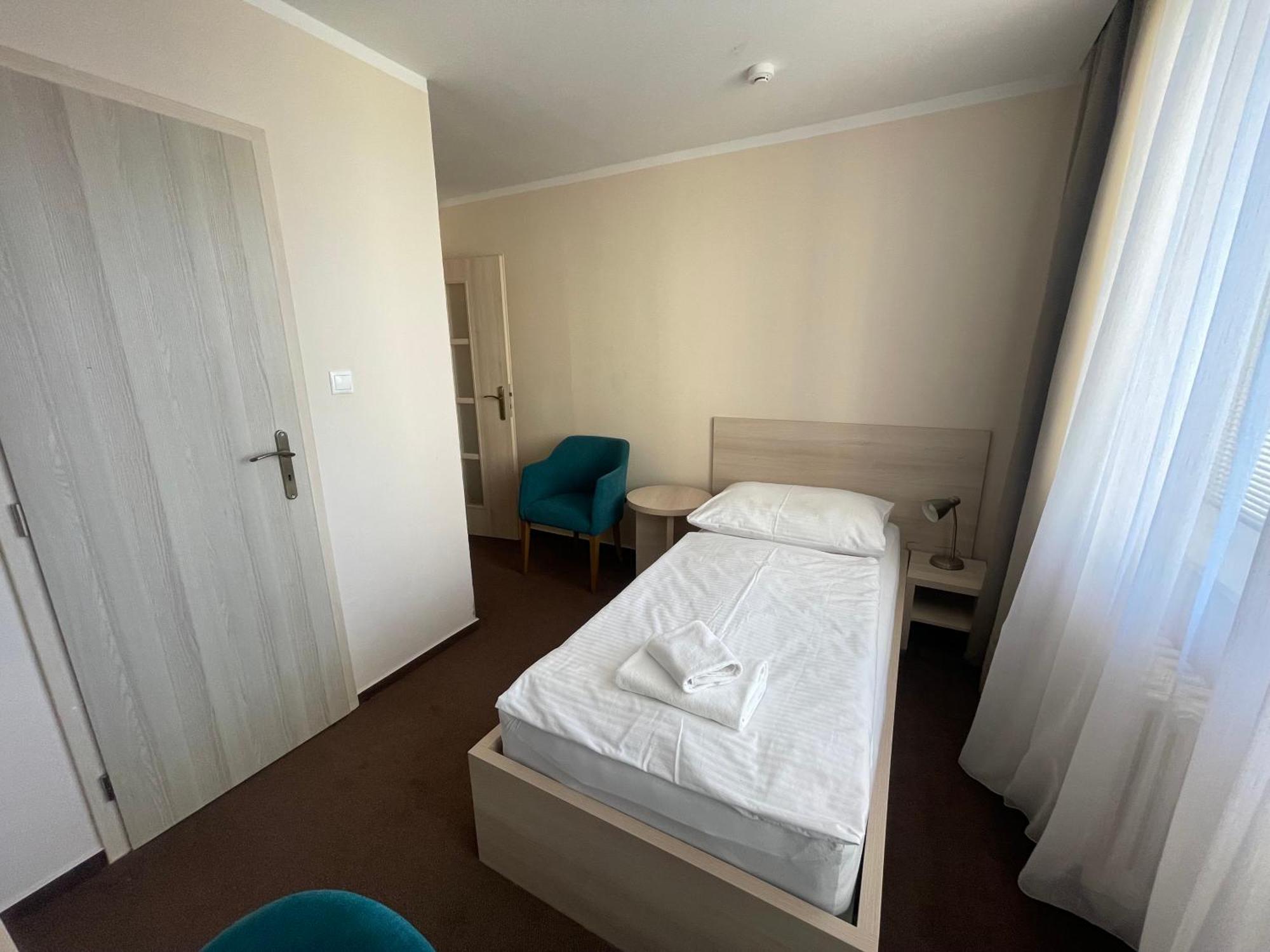 Hotel Spectrum Трнава Екстериор снимка