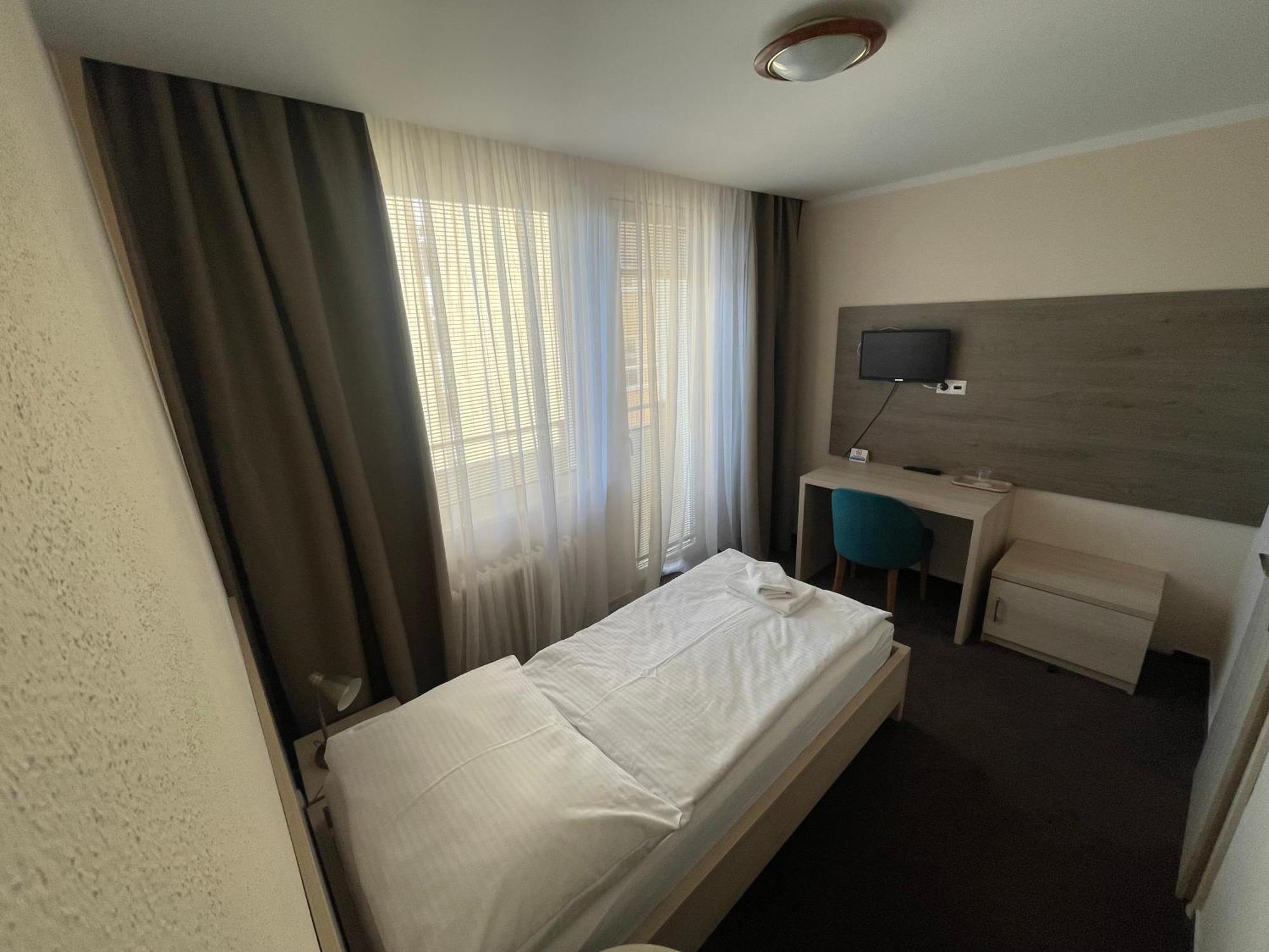 Hotel Spectrum Трнава Екстериор снимка