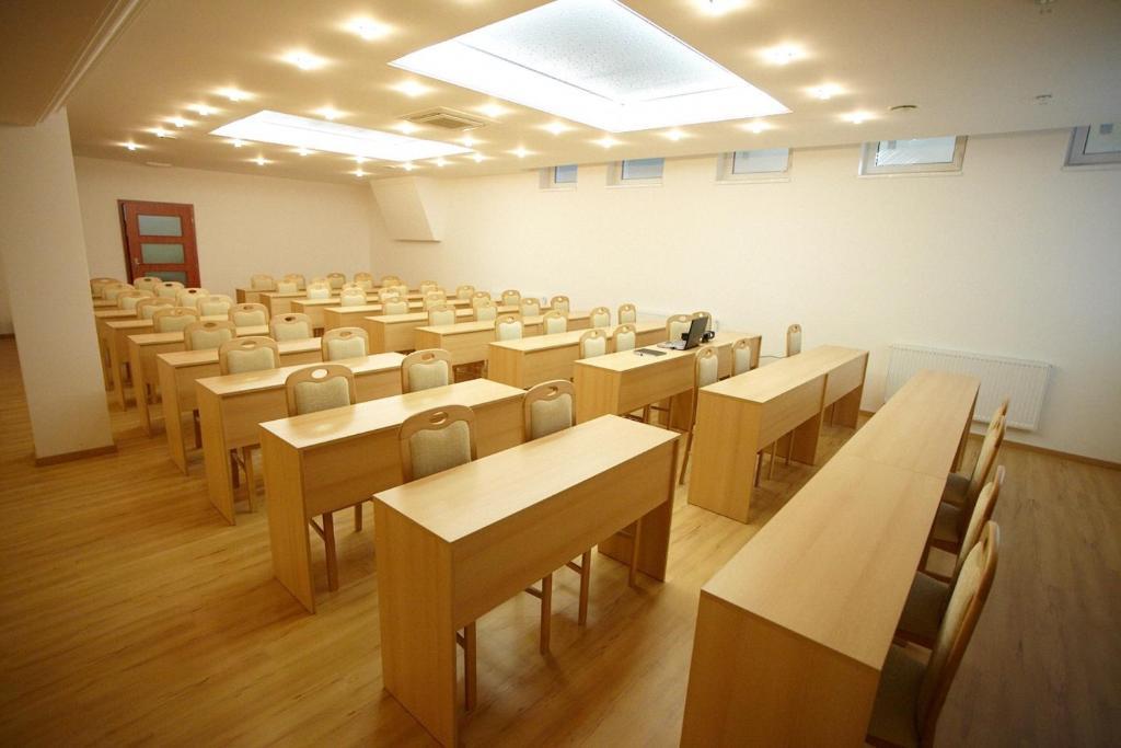Hotel Spectrum Трнава Екстериор снимка